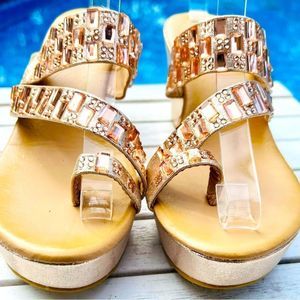 PATRIZIA BY SPRING STEPS GOLD TOE RING JEWELED SANDALS SIZE 41 (7.5) like 8.5